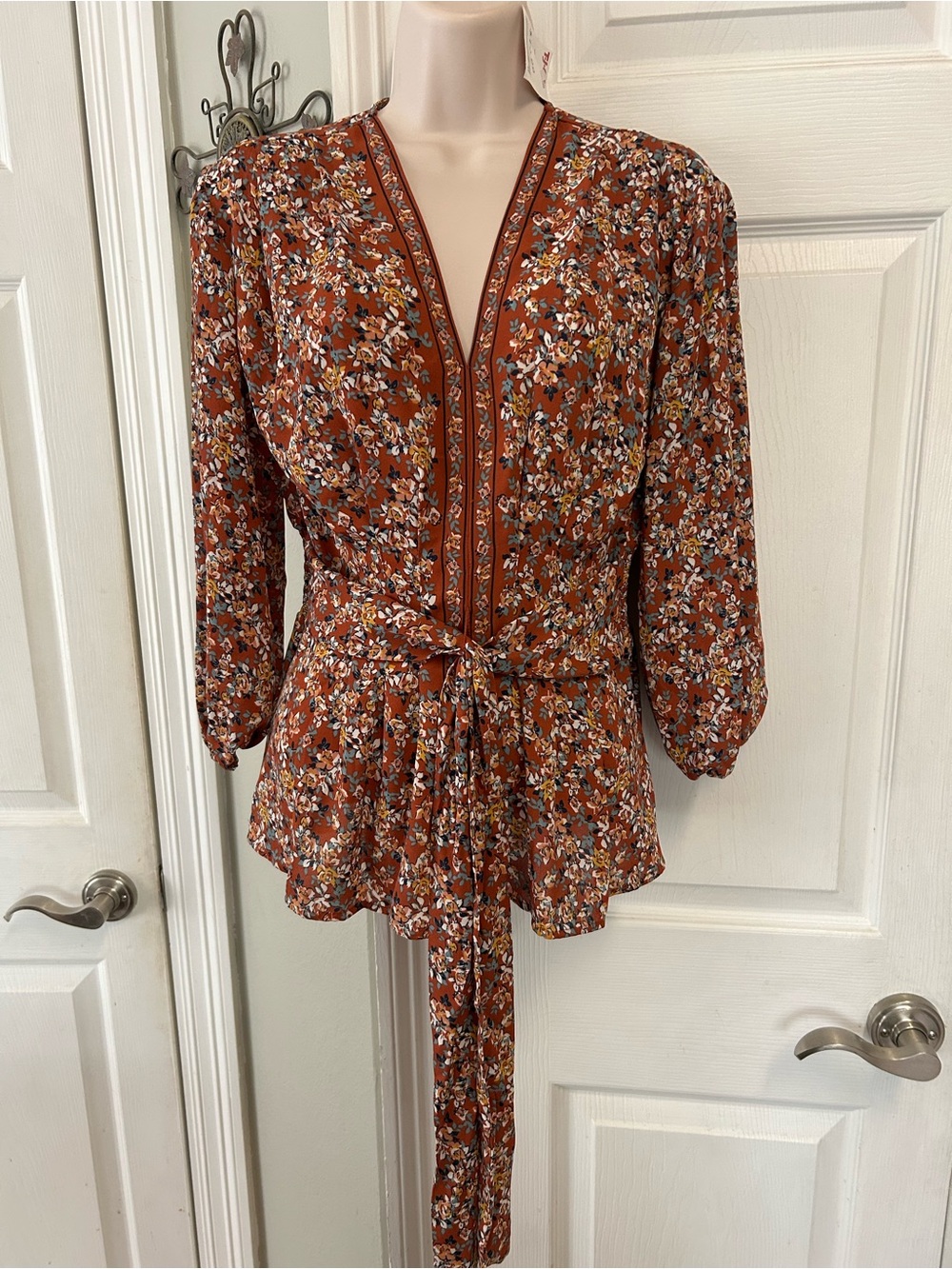 Max Studio NWT Rust Floral Tie-Waist Peplum Top Flowy Puff Sleeve Fall Bohemian